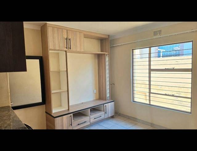 3 BEDROOM HOUSE FOR SALE IN RIVERSIDE VIEW EXT 35